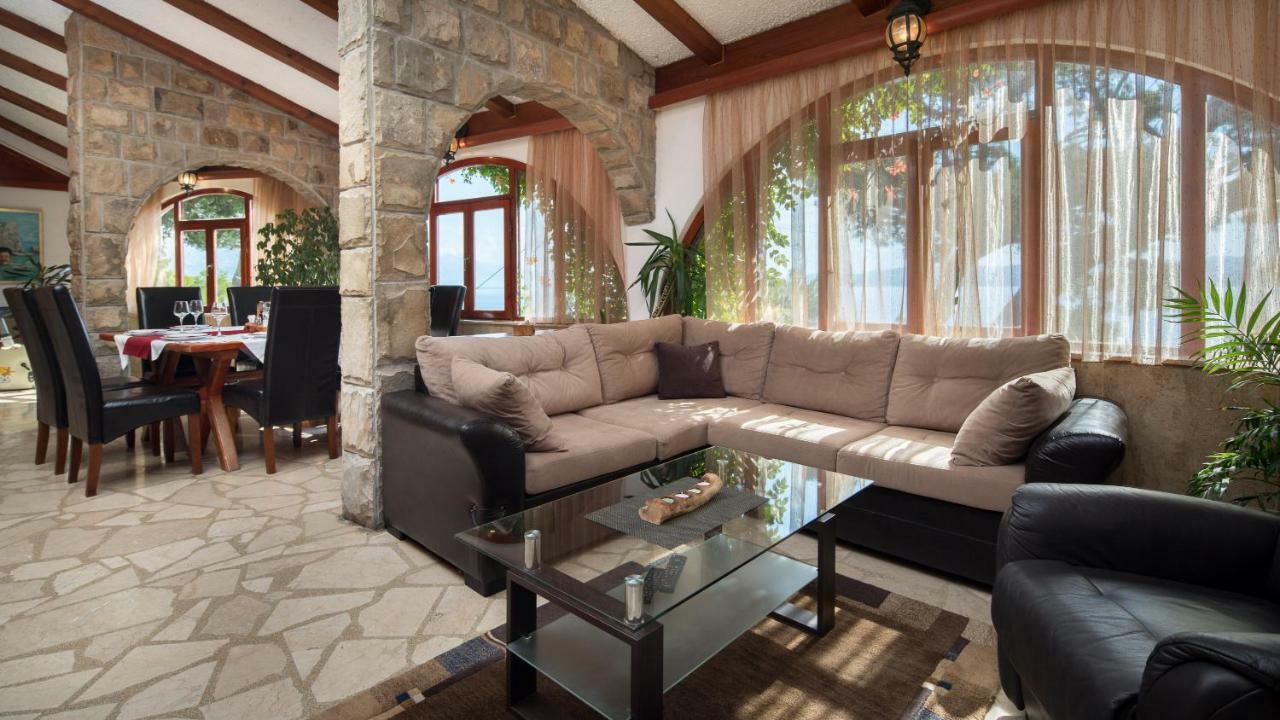 Beach Time Villa Омиш Экстерьер фото