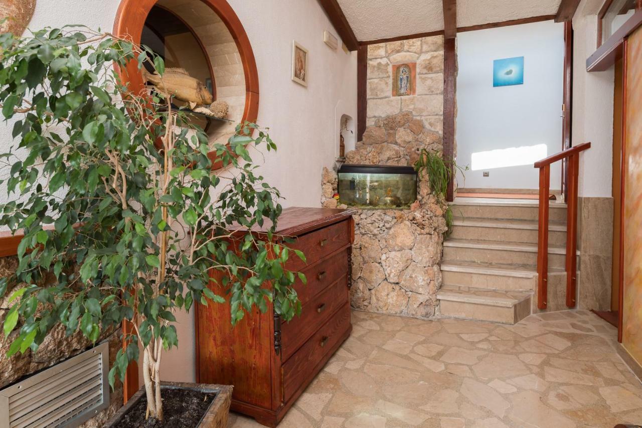 Beach Time Villa Омиш Экстерьер фото